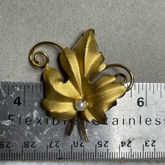 Charles Reis Co “CR CO” Textured Dimensional 12k Gf Leaf Brooch Vintage - Picture 7 of 10